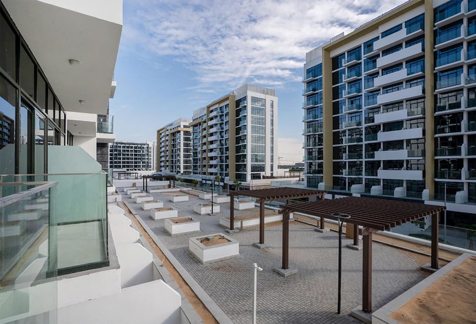 On site, Area and facilities
