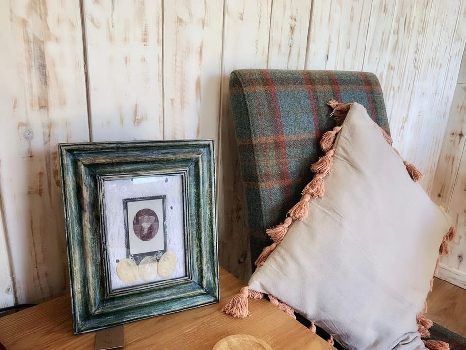 Living room, Decorative detail, Seating area