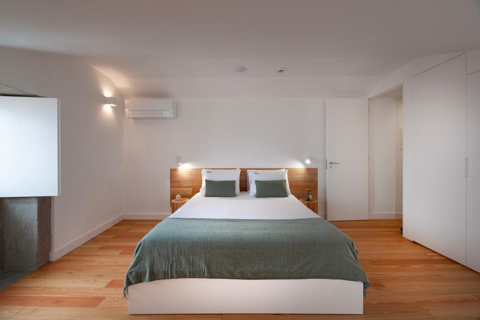 Bed, Photo of the whole room, Bedroom, wardrobe, air conditioner