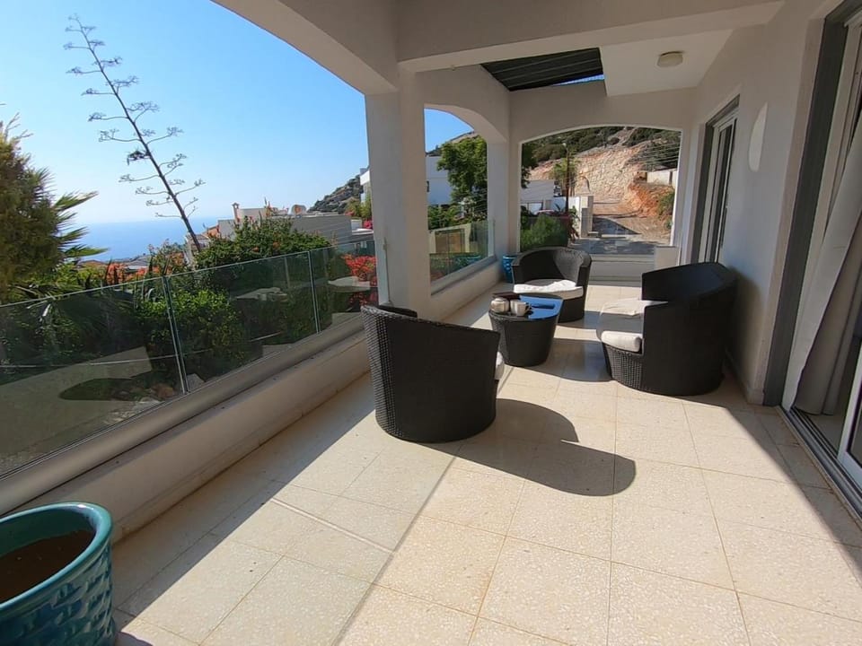 Villa Oceana - villa with private pool and gardens Villa in Peyia