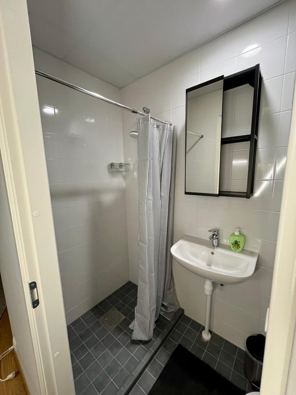 Shower, Bathroom, towels