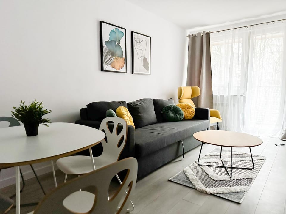 Warsaw Inside Solec II Apartment in Warsaw