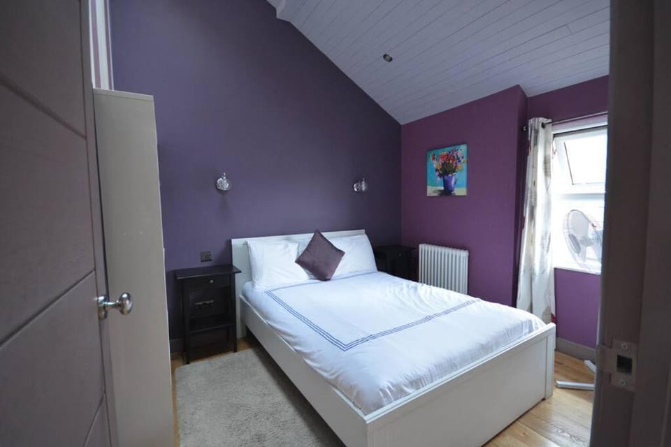 Cheerful 2 bed home with terrace in central Camden Apartment in City of Westminster