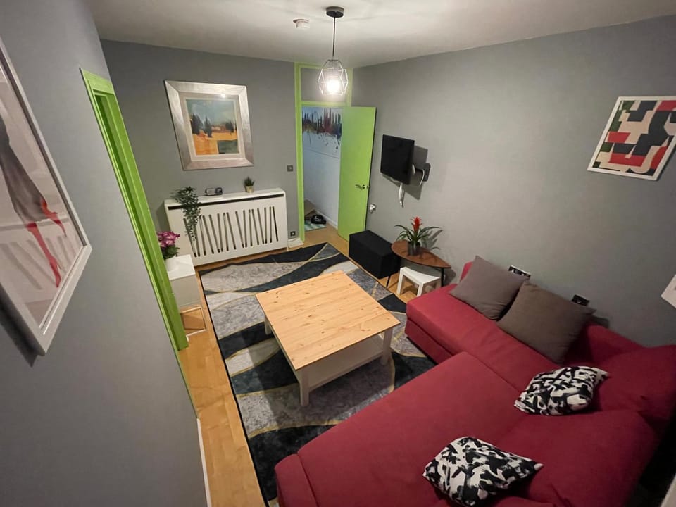 Bed, TV and multimedia, Living room, Dining area