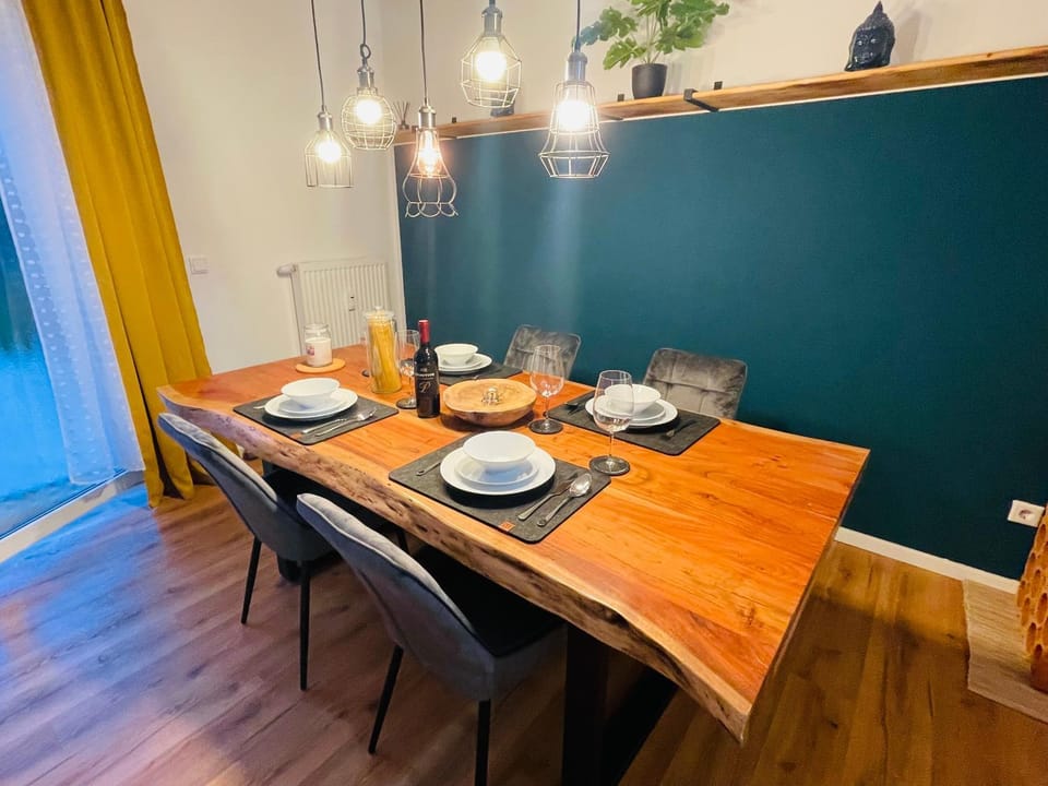 Living room, Food and drinks, Seating area, Dining area, Food
