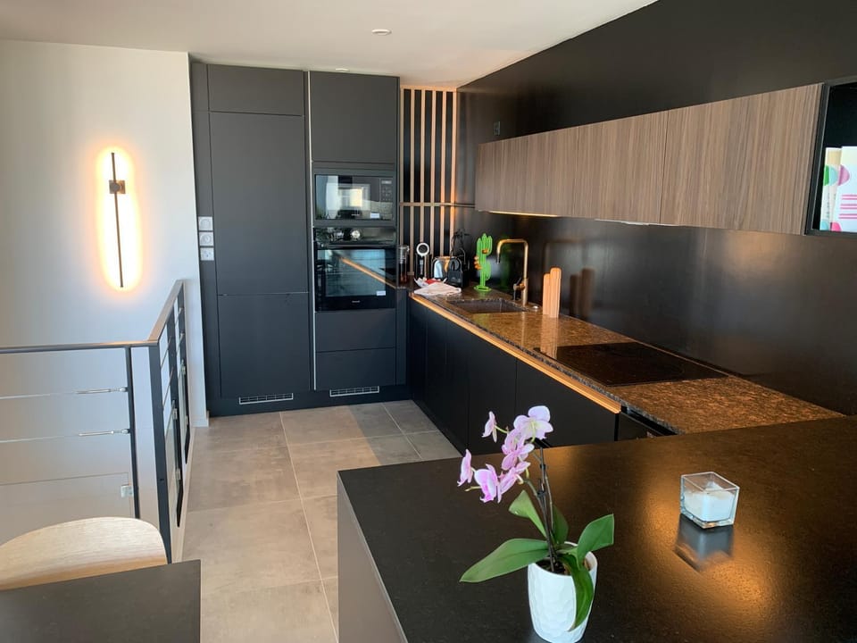 Dining area, minibar, pet friendly, stove