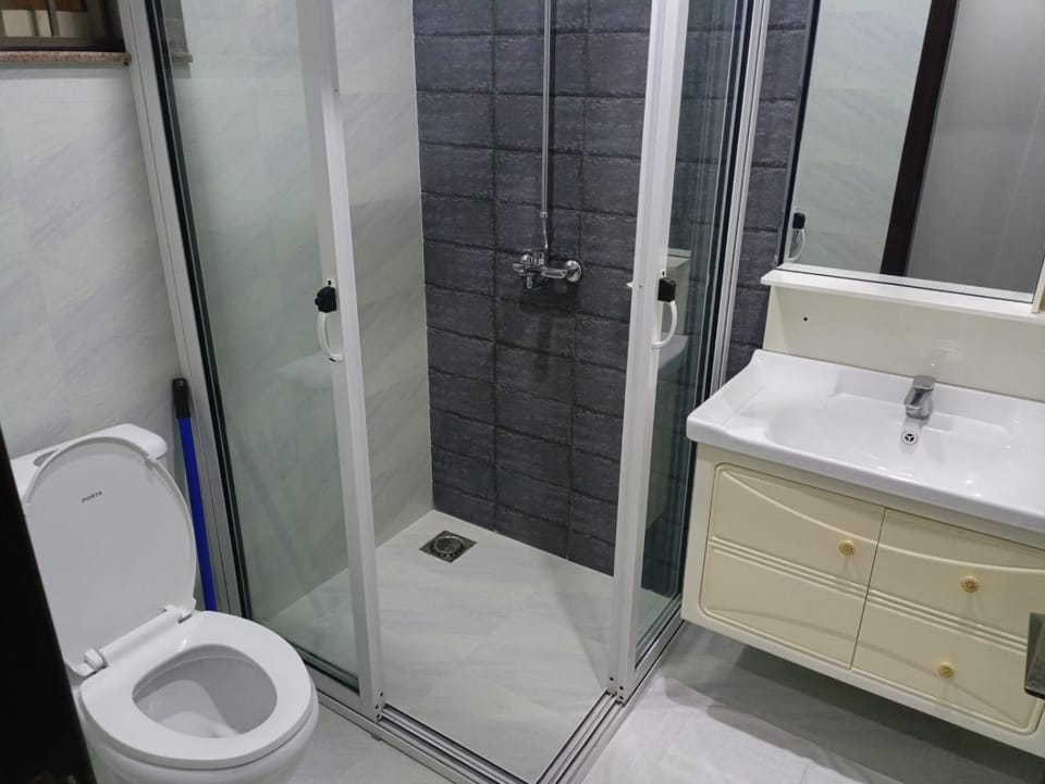 Shower, Toilet, Bathroom