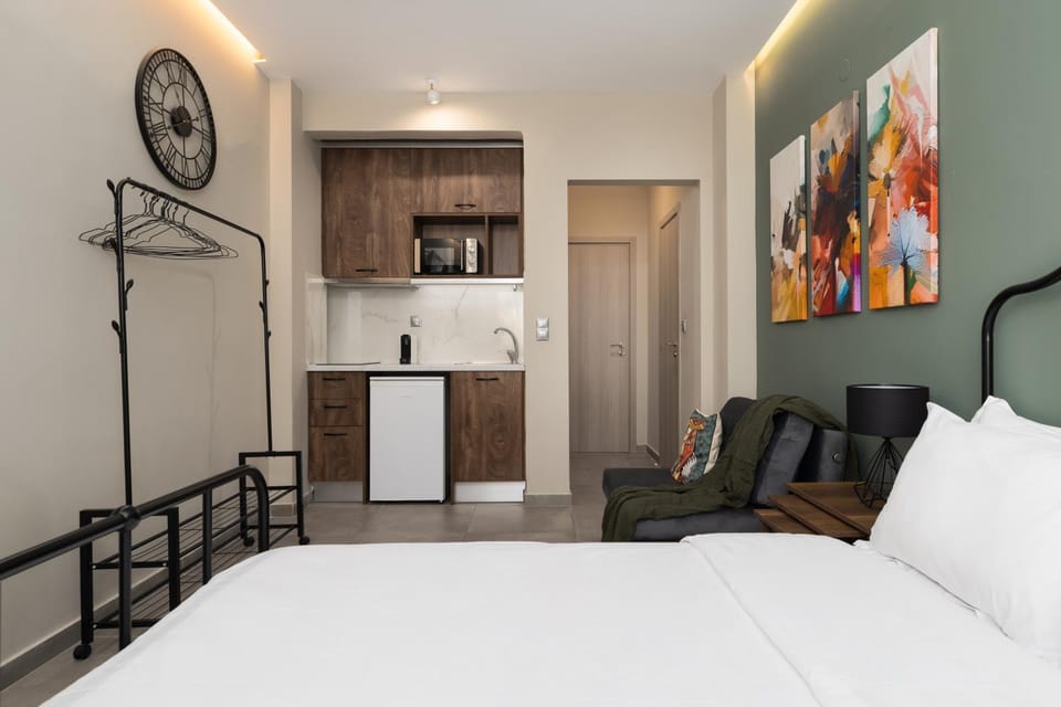 Bed, Kitchen or kitchenette, Living room, Photo of the whole room, Seating area, Bedroom