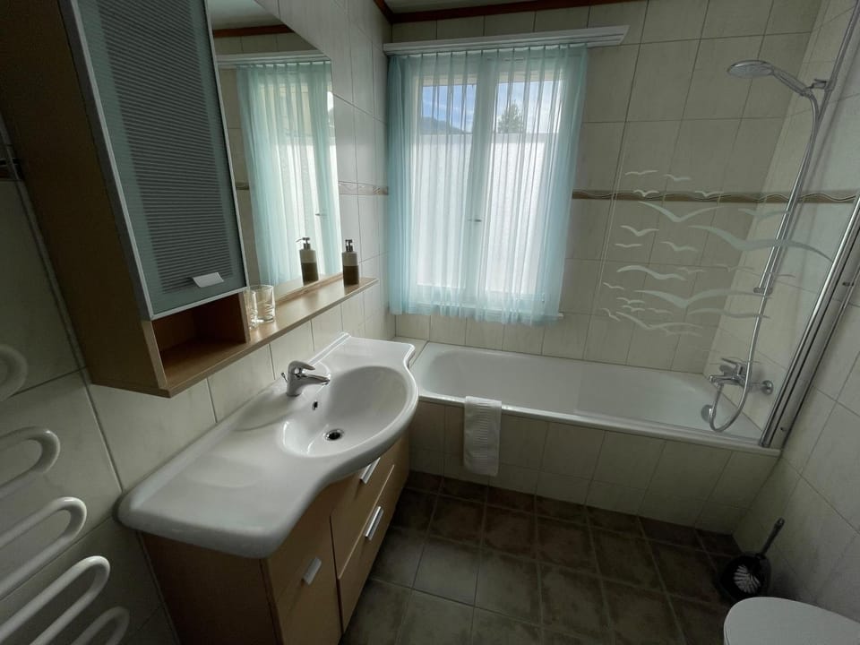 Shower, Toilet, Bathroom, Bath