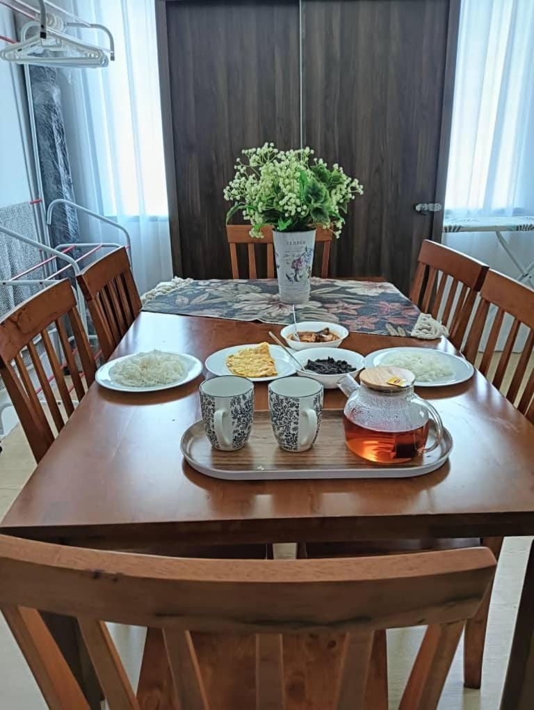 Dining area, Lunch