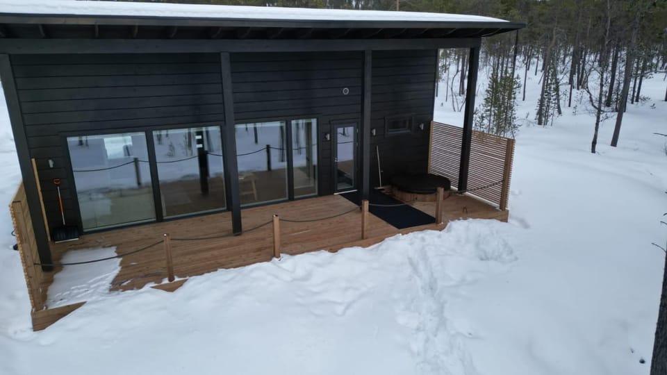 Property building, Day, Winter, Hot Tub