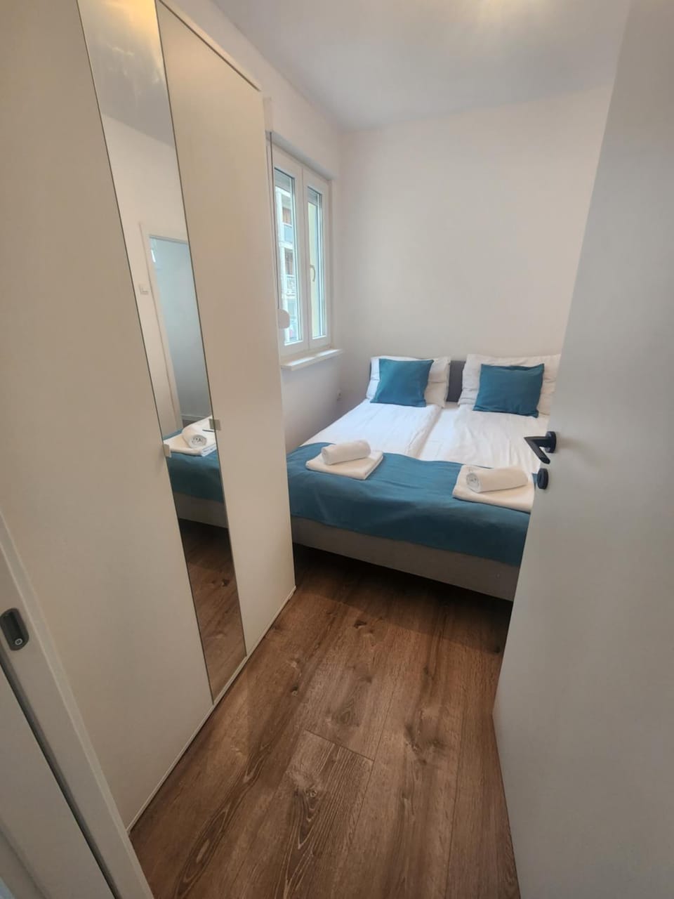 Bed, Photo of the whole room, Bedroom, wardrobe