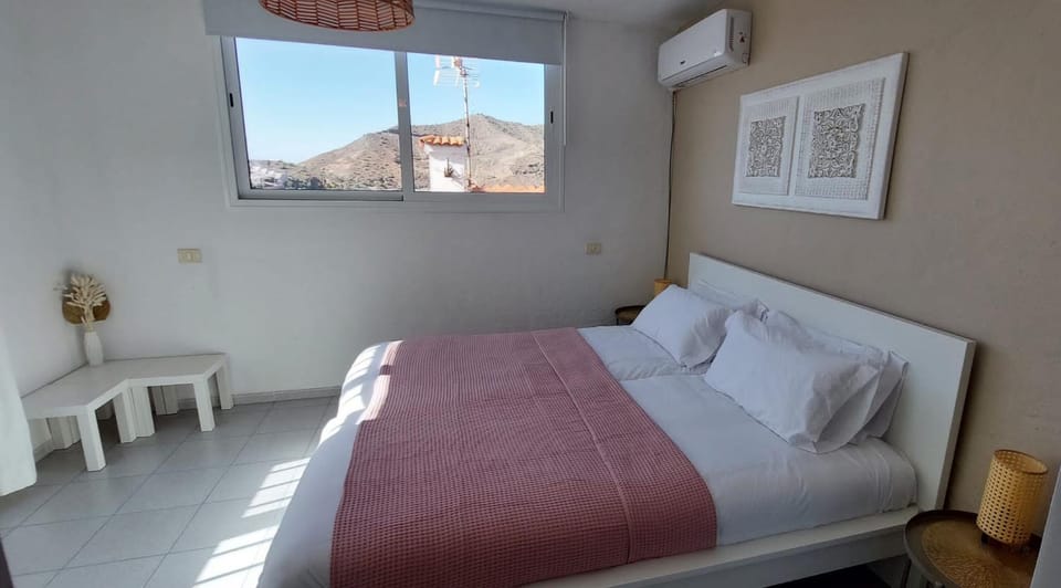 Bed, Photo of the whole room, Bedroom, Mountain view, Sea view
