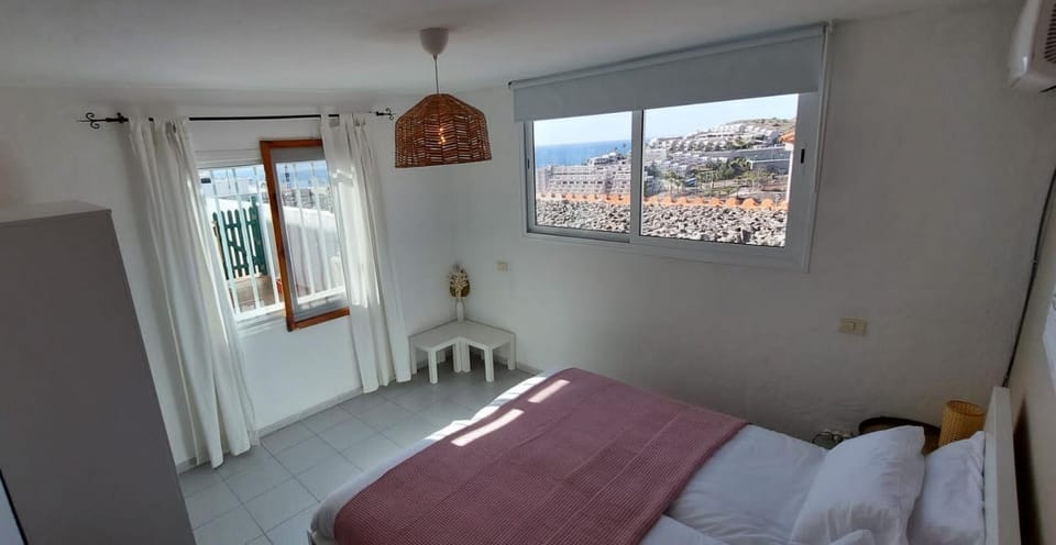 Bed, Photo of the whole room, Bedroom, Mountain view, Sea view