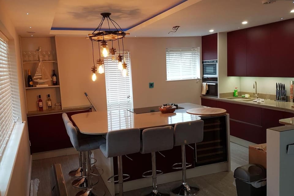 Seaside Escape - Deganwy Beach Cottage - Sea Views & Golf Course Views House in Deganwy