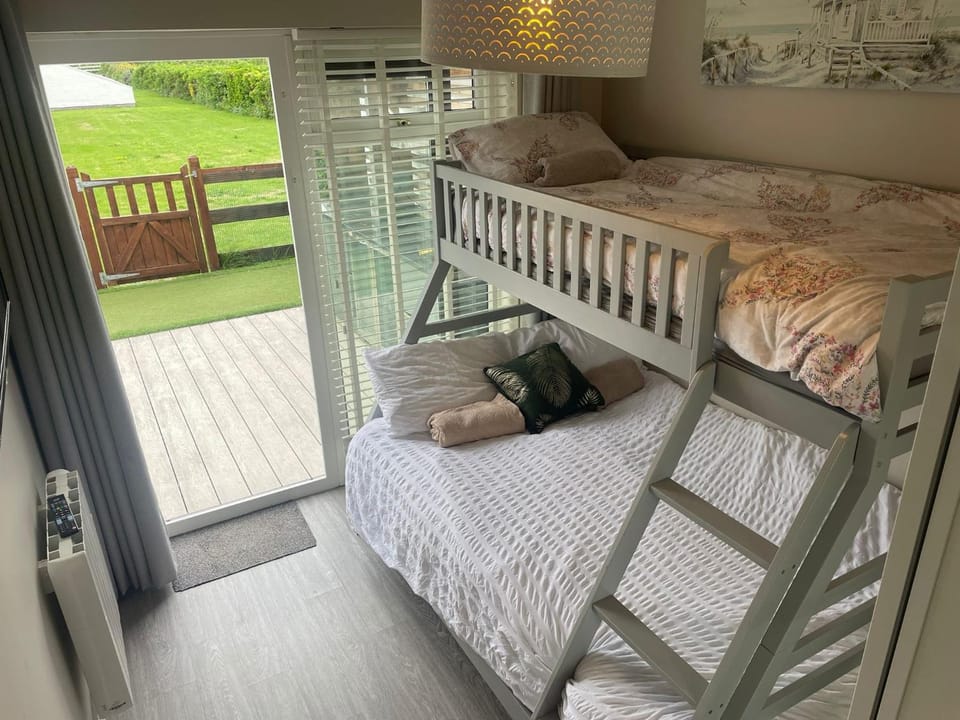 Seaside Escape - Deganwy Beach Cottage - Sea Views & Golf Course Views House in Deganwy