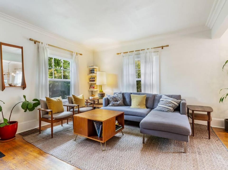 Stylish 2BR in Historic SE Ladds Addition House in Portland