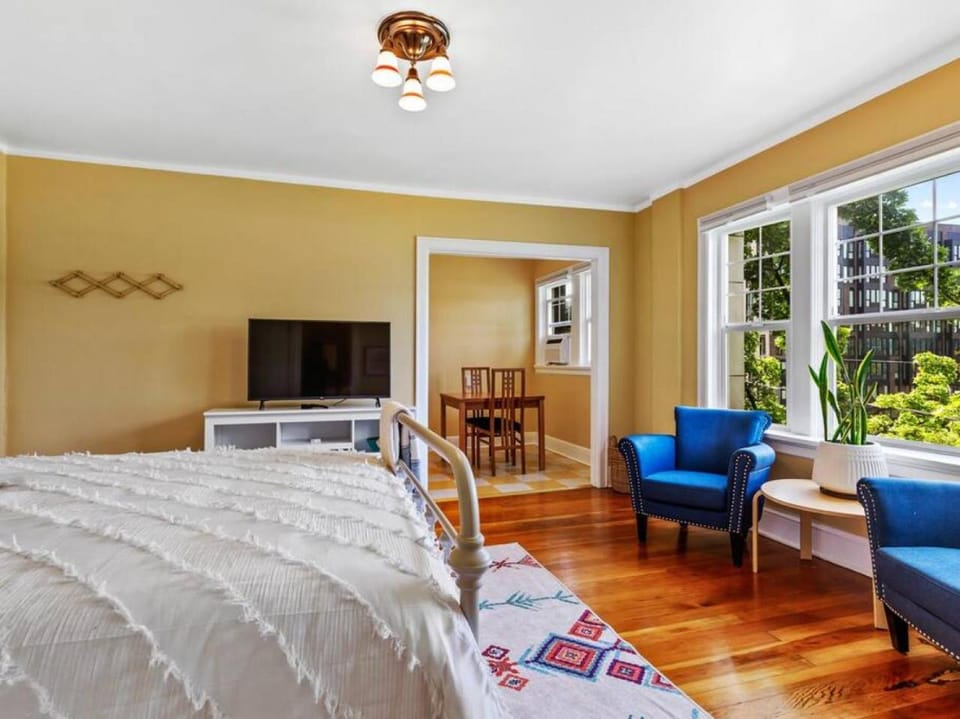 NW Studio with a View House in Pearl District