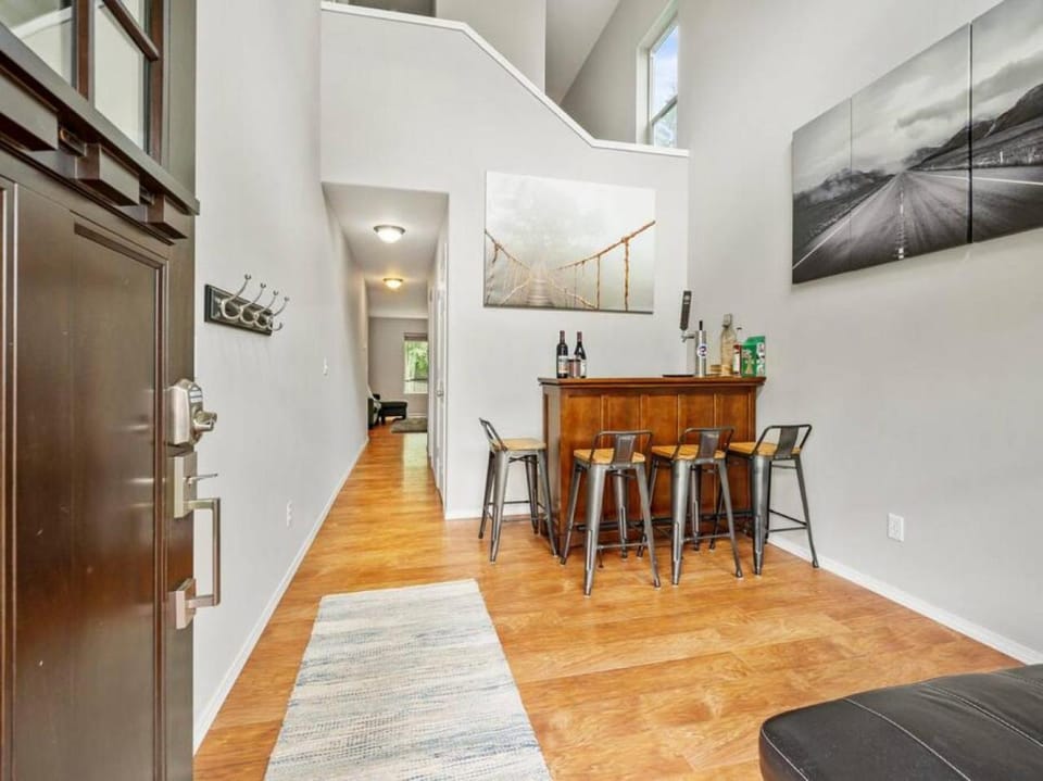 Troutdale Treasure - Spacious 3BR, 3 Bath Home near Edgefield House in Troutdale
