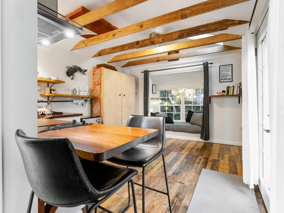 The Artist Garden - SE Portland Tiny Studio Apartment in Portland