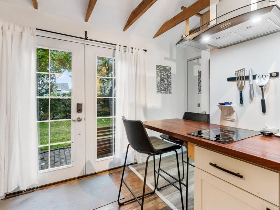 The Artist Garden - SE Portland Tiny Studio Apartment in Portland