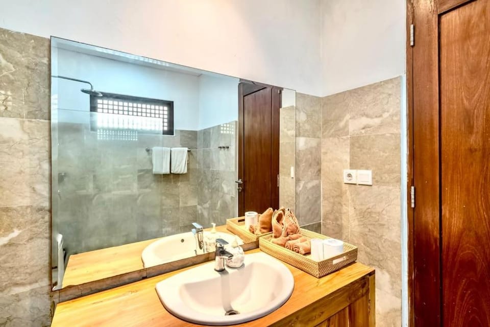 Shower, Bathroom, towels