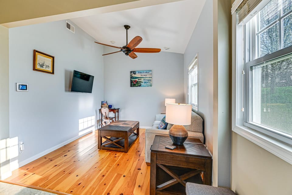 Walk to Lake: Honeoye Cottage Near Bristol Mtn! House in Finger Lakes