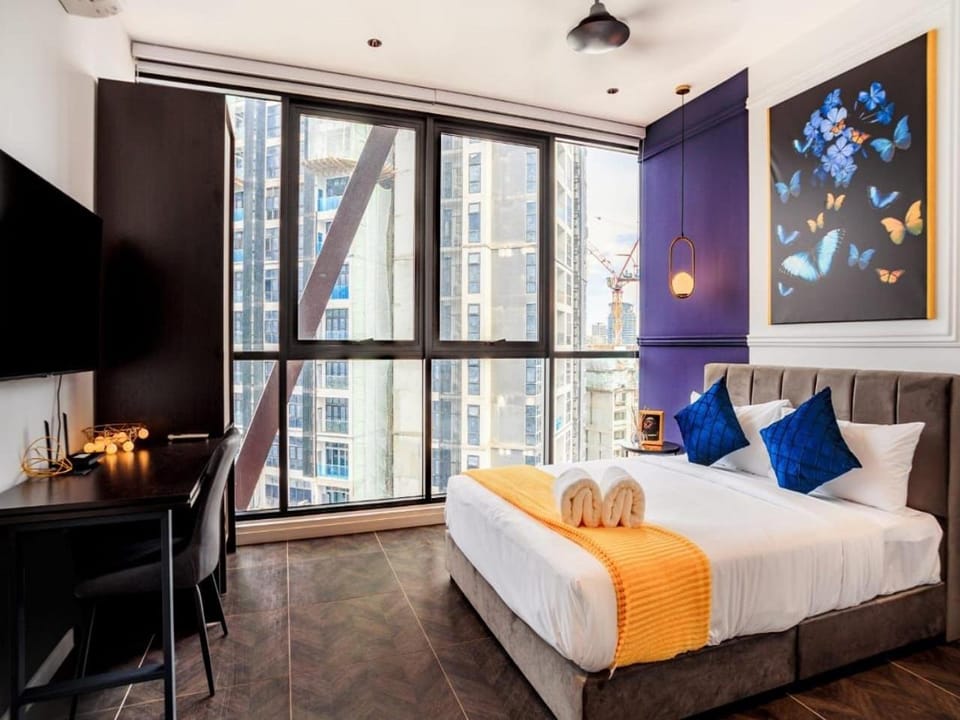 Bed, TV and multimedia, Living room, Seating area, Bedroom