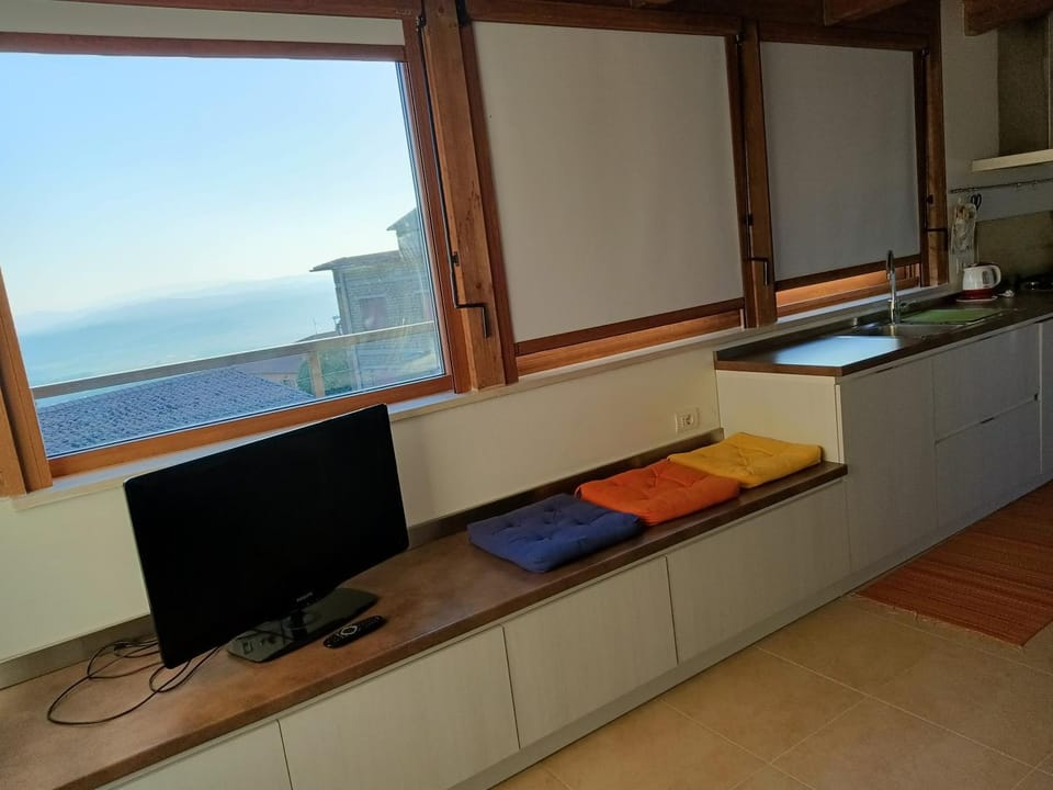 TV and multimedia, Kitchen or kitchenette