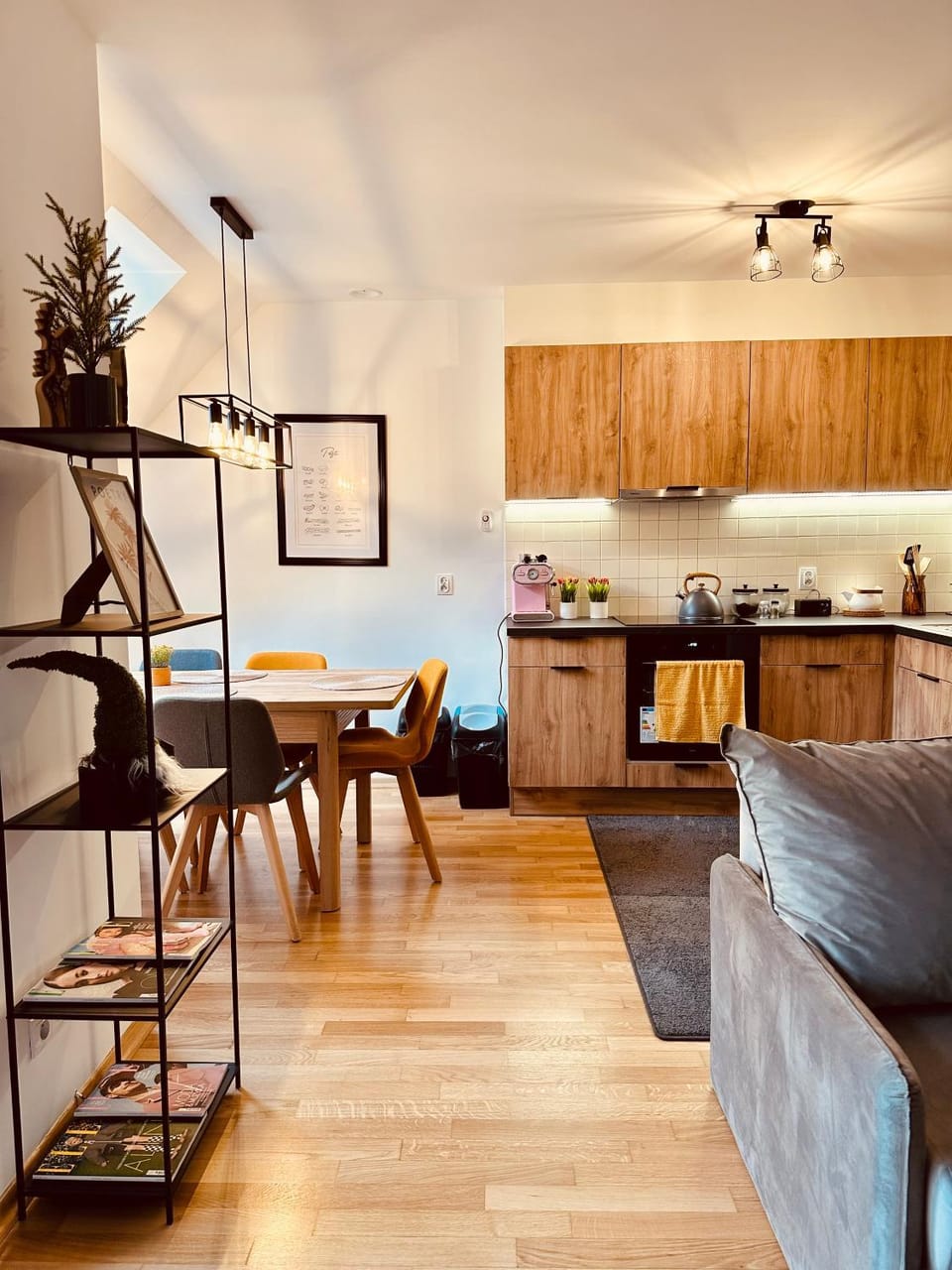 Kitchen or kitchenette, Dining area, stove