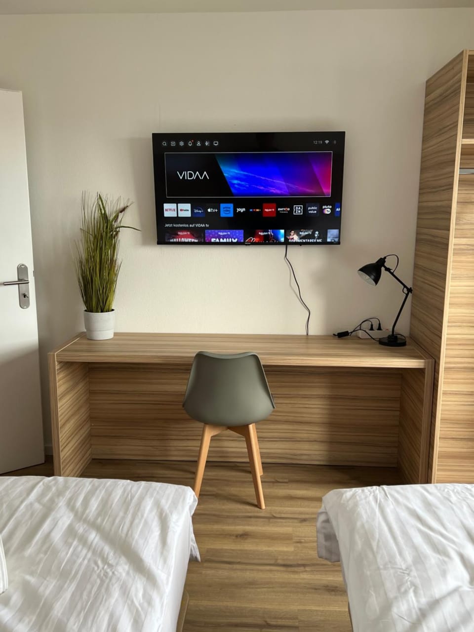 Bed, TV and multimedia, Photo of the whole room, Bedroom, hair dresser