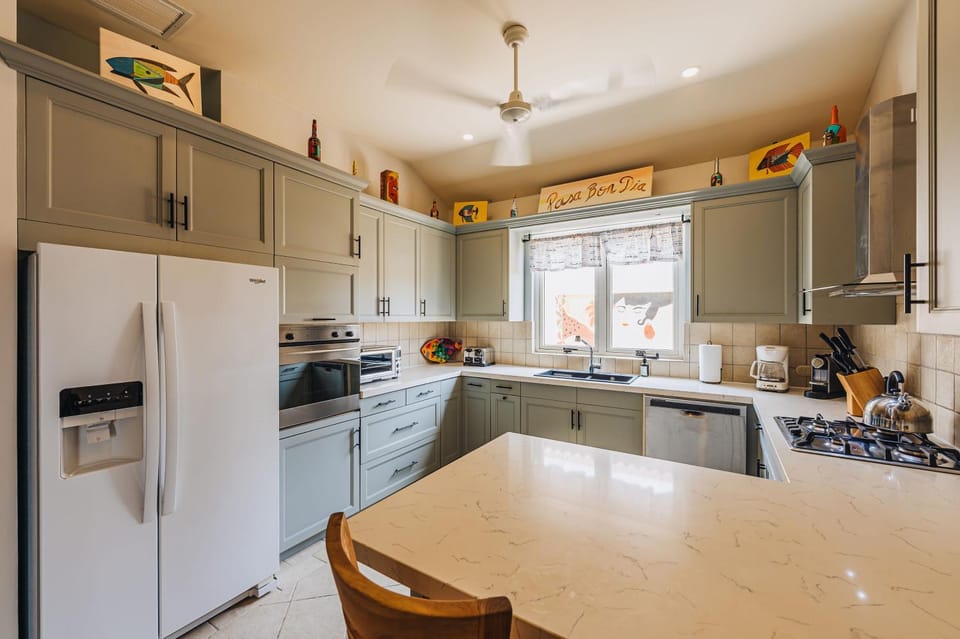 Kitchen or kitchenette, Dining area, dishwasher, oven, stove, toaster