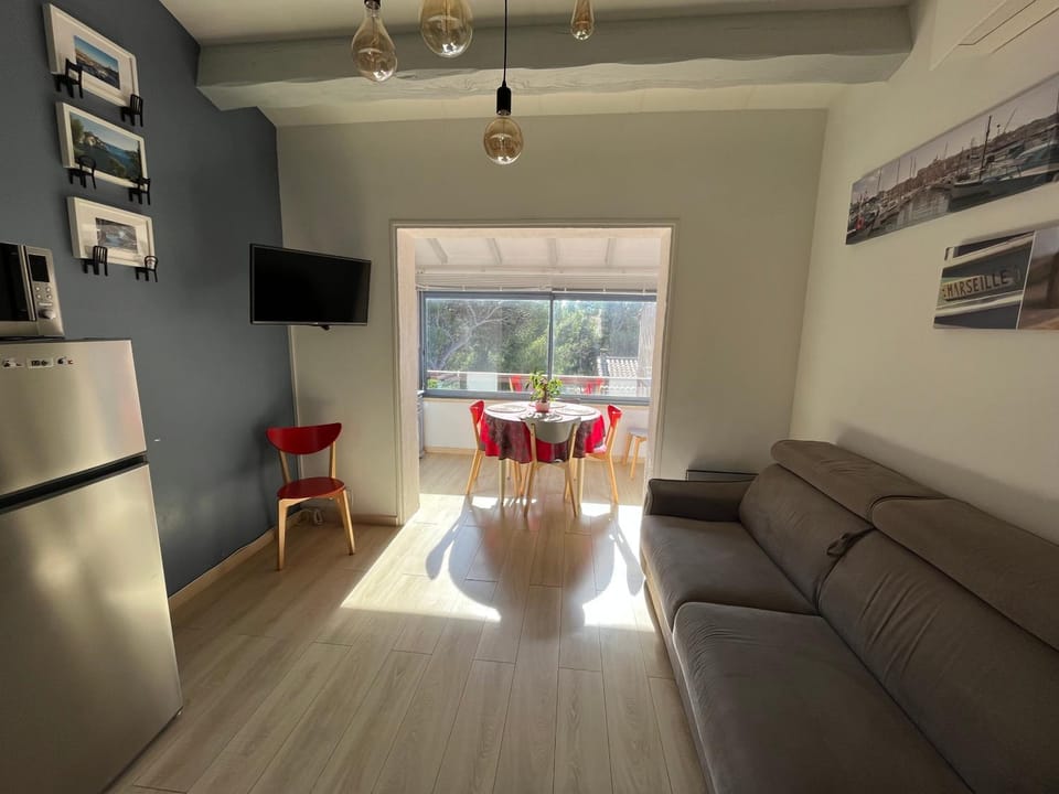 TV and multimedia, Living room, Dining area