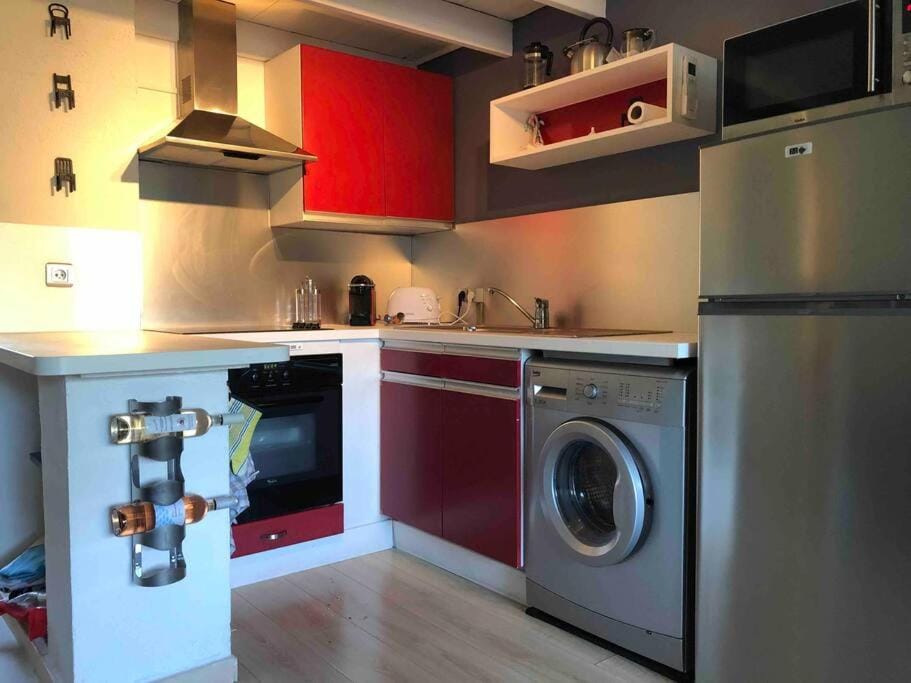 Kitchen or kitchenette, oven, stove, toaster, washing machine