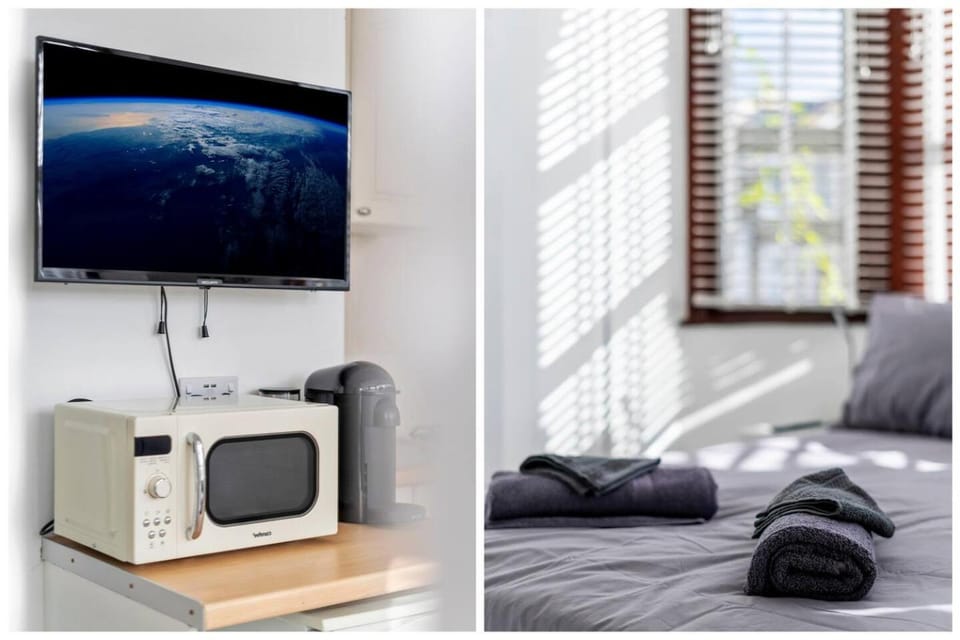Bed, TV and multimedia, Bedroom
