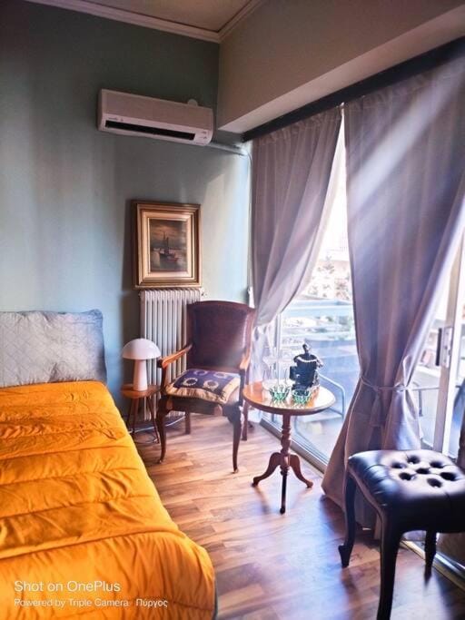 Living room, Seating area, air conditioner