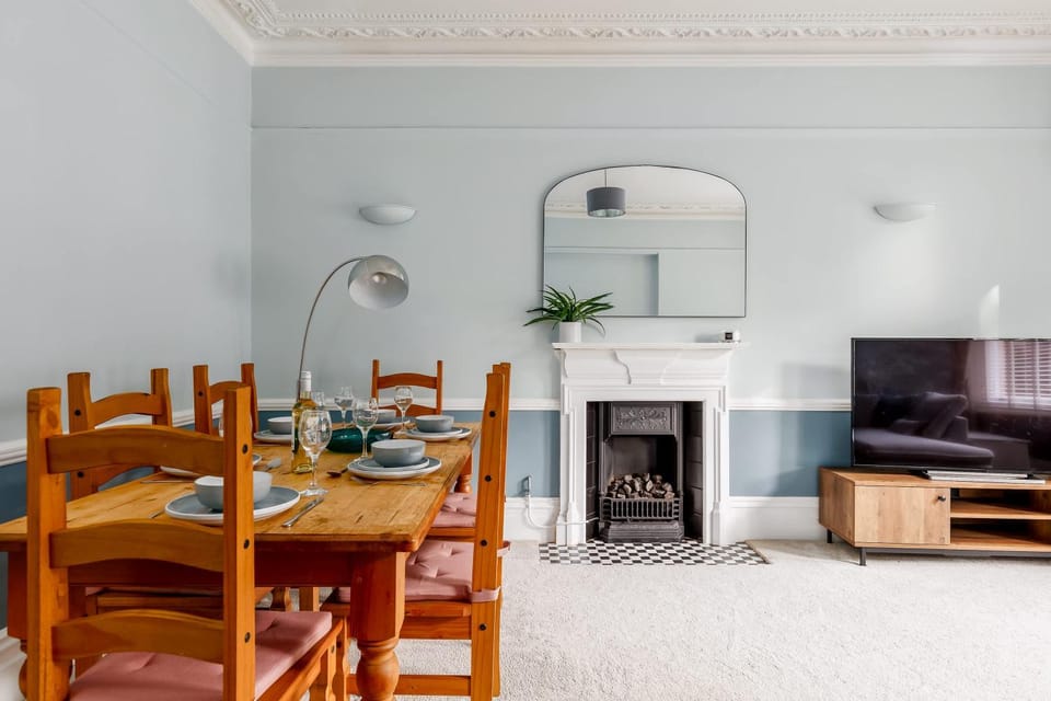 Cobalt Cove - 10-Minute Walk to Ashley Cross Apartment in Poole