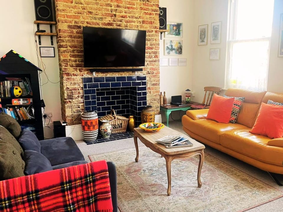 Communal lounge/ TV room