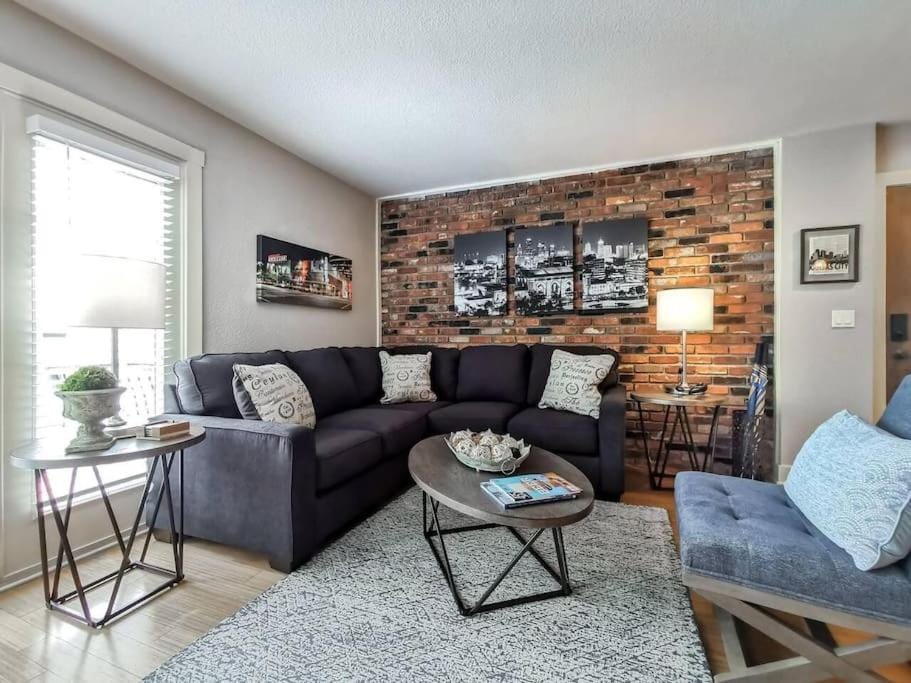 Amazing Locale 2KingBR 1BTH House in West Plaza