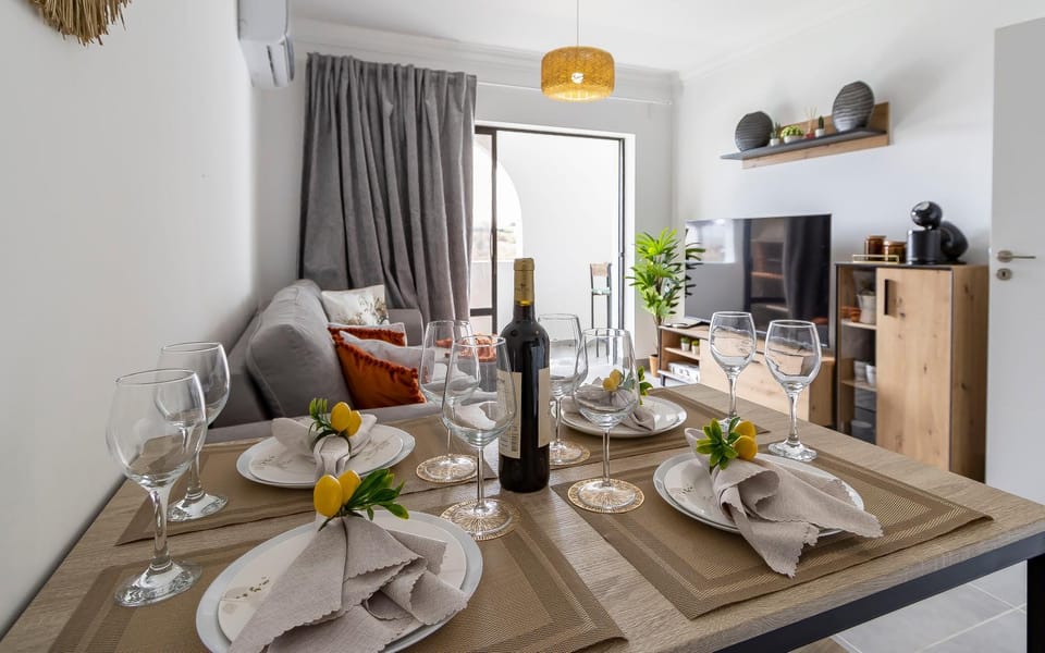 3 Minutes TO THE BEACH, 2 BEDROOM AMAZING APT WITH BALCONY, BBQ GRILL AND POOL Apartment in Sagres