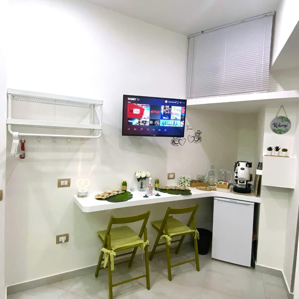 TV and multimedia, Coffee/tea facilities, minibar