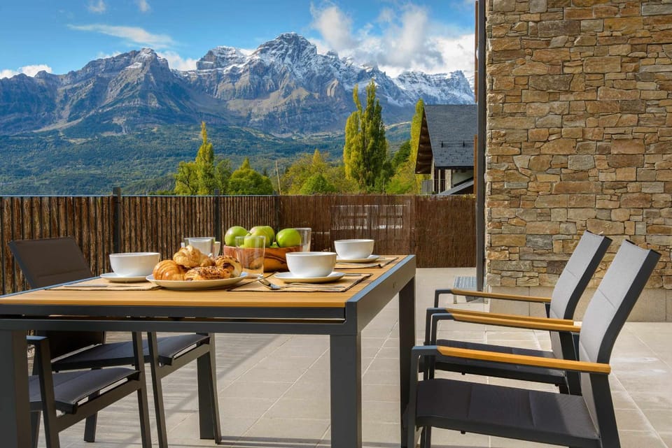 Property building, Day, Natural landscape, Bird's eye view, View (from property/room), Balcony/Terrace, Balcony/Terrace, Dining area, Garden view, Lake view, Mountain view, River view