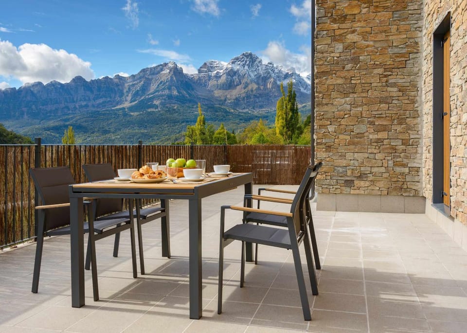 Property building, Nearby landmark, Spring, Natural landscape, Bird's eye view, View (from property/room), Balcony/Terrace, Balcony/Terrace, Dining area, Garden view, Mountain view