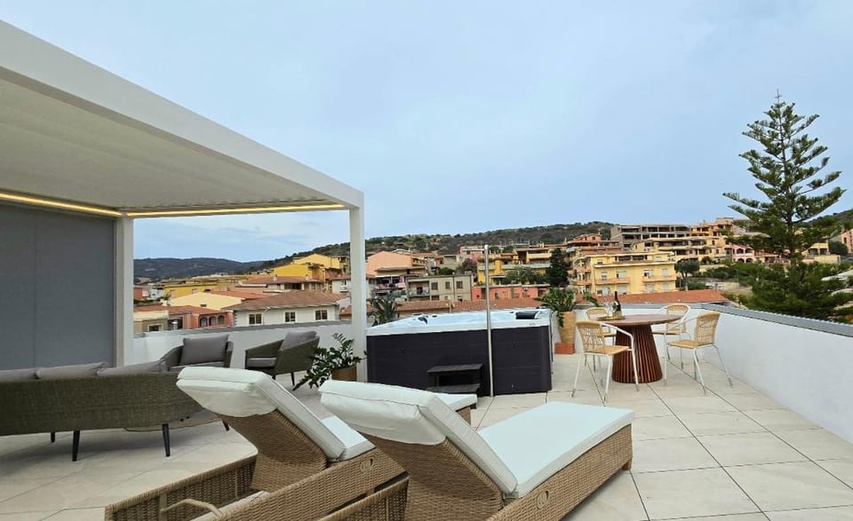 Hot Tub, Balcony/Terrace, Landmark view, Sea view, Swimming pool