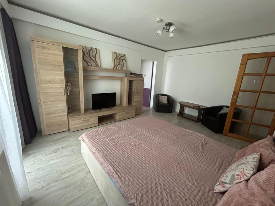 Bed, TV and multimedia, Bedroom, flat iron, wardrobe