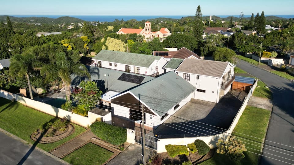 Property building, Day, Neighbourhood, Natural landscape, Bird's eye view, City view, Street view, Time of day, Location
