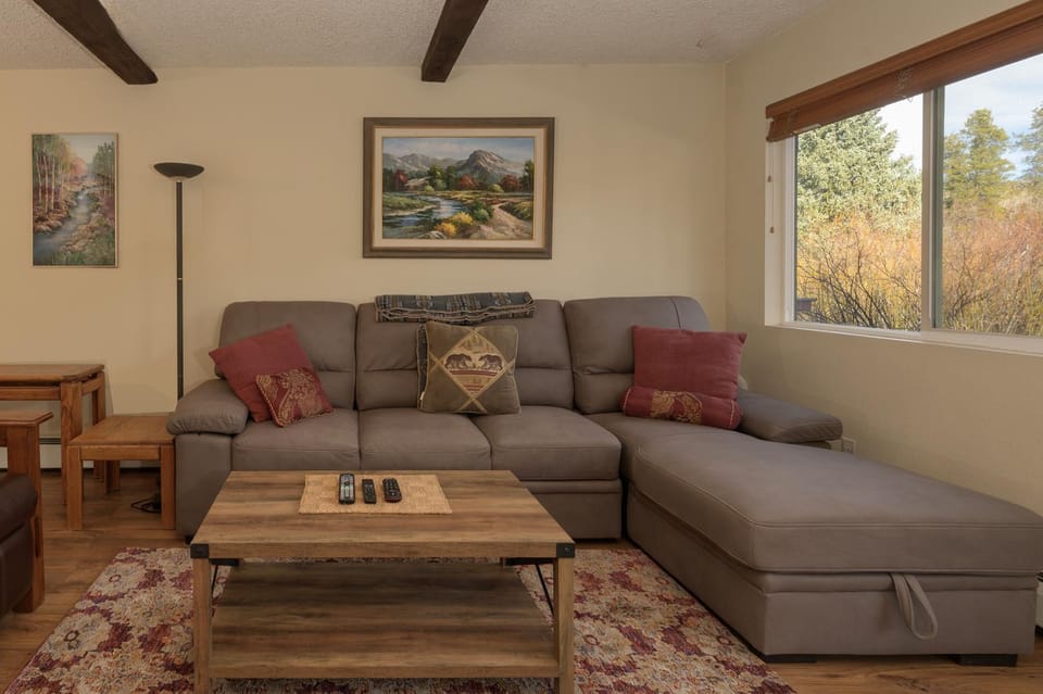 Day, Living room, Seating area, Autumn, furniture
