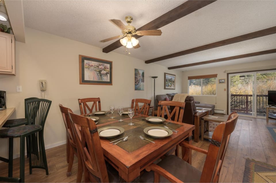 Day, Natural landscape, Dining area, furniture