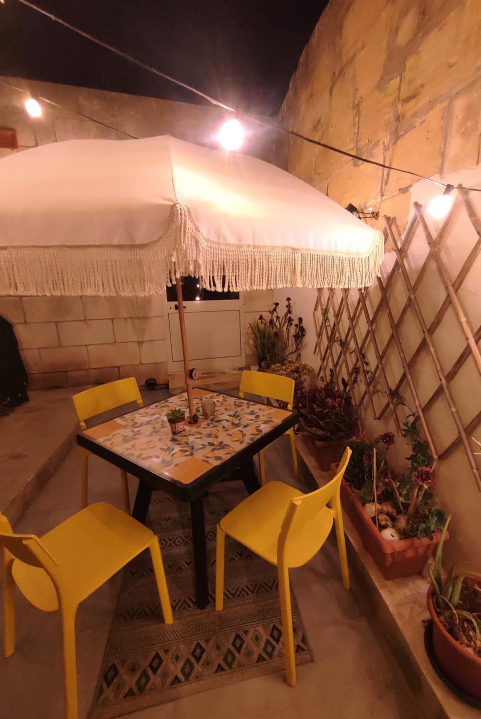 OnTheRocks - Holiday Home in Victoria, Gozo House in Malta