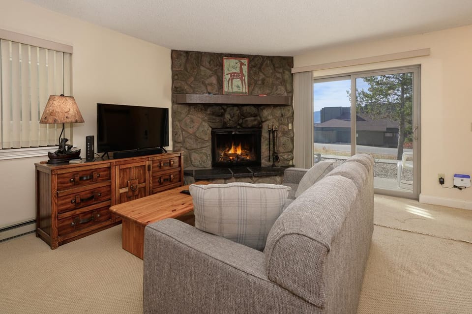 TV and multimedia, Living room, fireplace, furniture